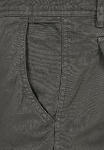 Брюки с накладными карманами