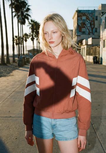 Спортивная куртка