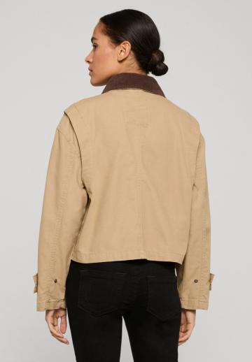 Куртка с накладнымит карманами