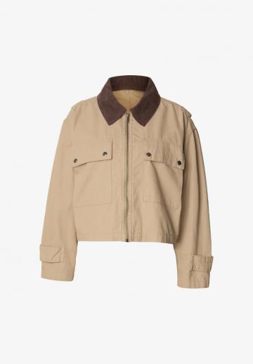 Куртка с накладнымит карманами