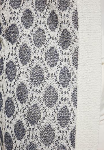 Длинный жилет