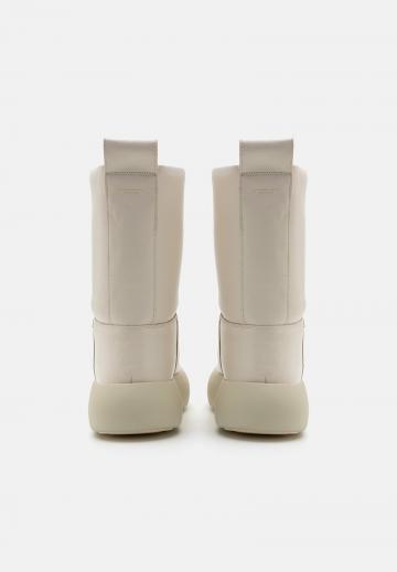 Зимние ботинки