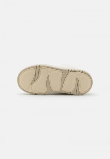 Зимние ботинки