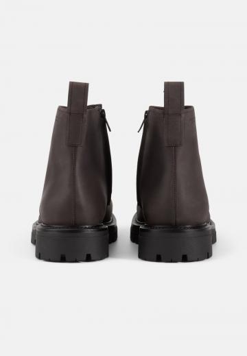 Ботинки на шнуровке