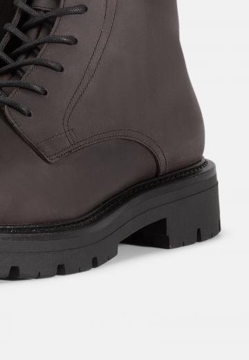 Ботинки на шнуровке