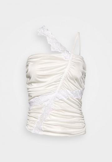 Топ на бретельках