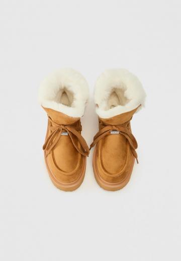 Сапожки на танкетке