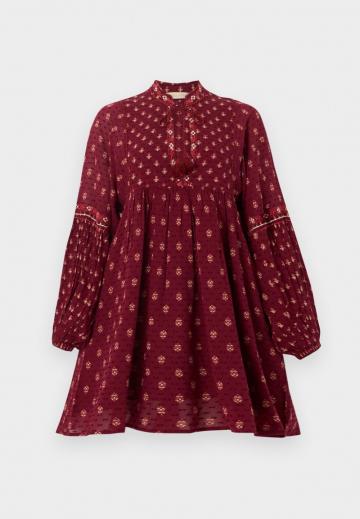 Короткое платье