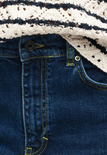 Короткие джинсы