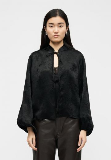 Атласная блузка