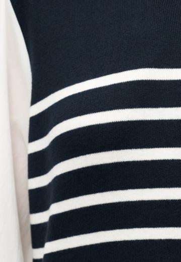 Пуловер в полоску