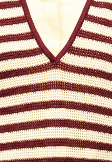 Пуловер в полоску