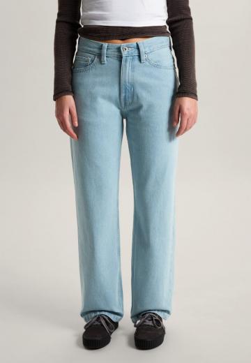 Прямые джинсы