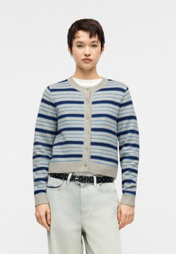 Вязаная кофта