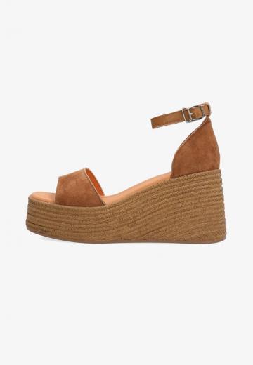 Босоножки на танкетке