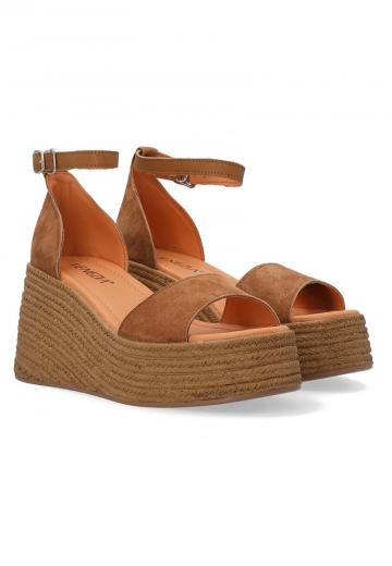 Босоножки на танкетке