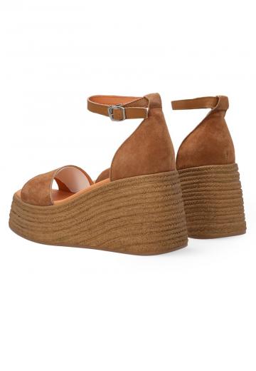 Босоножки на танкетке