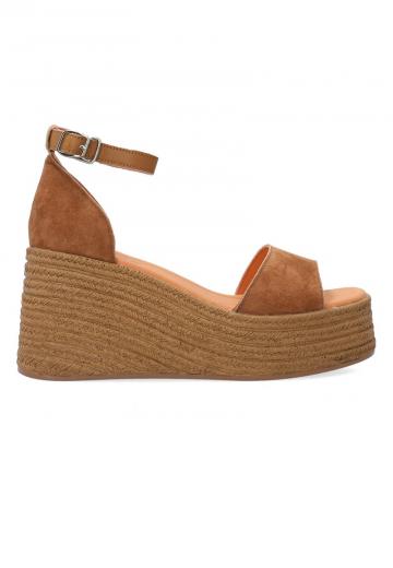 Босоножки на танкетке