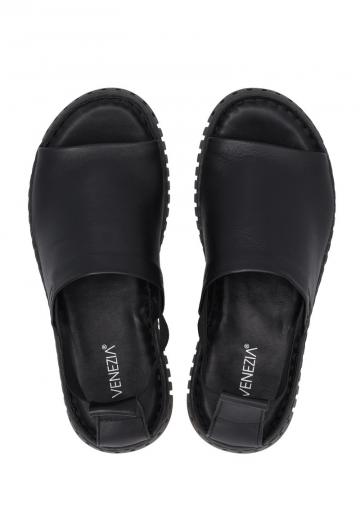 Босоножки на танкетке