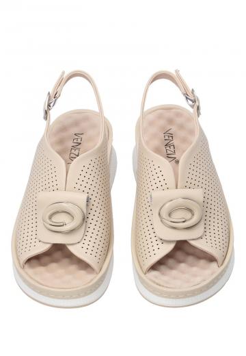 Босоножки на танкетке