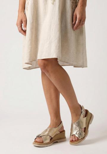 Босоножки на танкетке