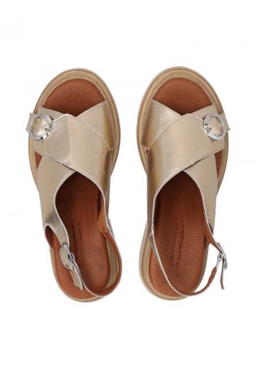 Босоножки на танкетке