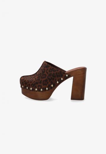 Босоножки на каблуке