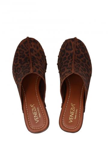 Босоножки на каблуке