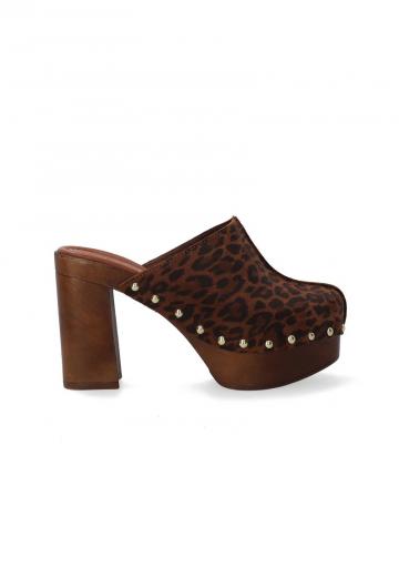 Босоножки на каблуке