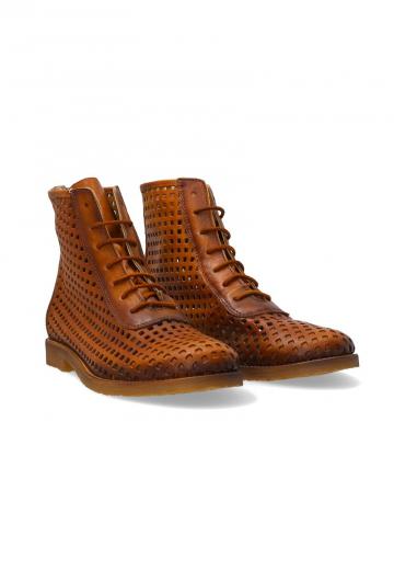 Ботинки на шнуровке