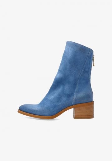 Полусапожки на высоком каблуке