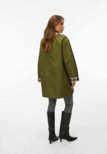 Короткое пальто