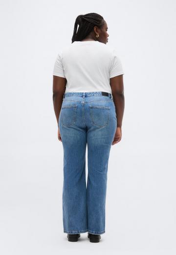 Клешеные джинсы