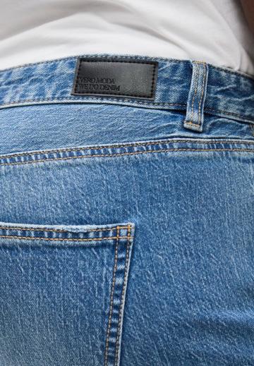 Клешеные джинсы