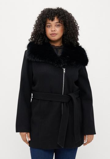 Короткое пальто