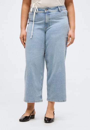 Короткие джинсы