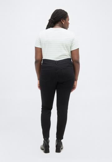 Узкие джинсы