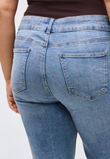 Клешеные джинсы