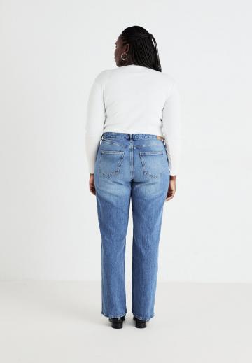 Свободные джинсы