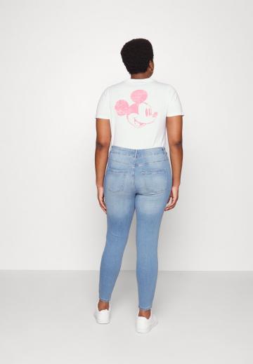 Узкие джинсы