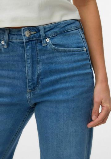 Прямые джинсы