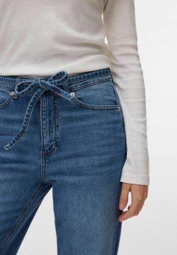 Прямые джинсы