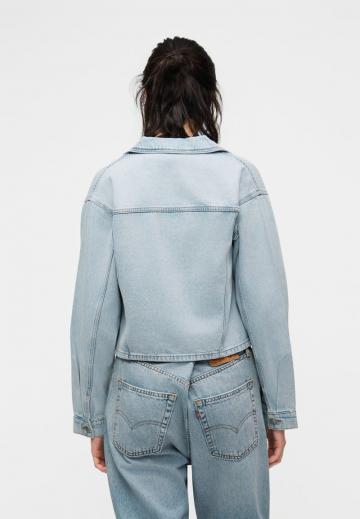 Джинсовая куртка