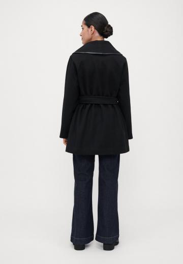 Короткое пальто