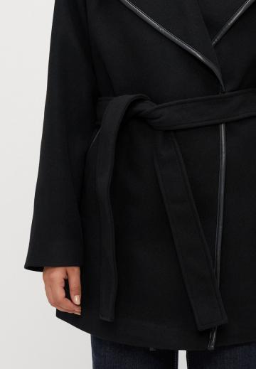 Короткое пальто