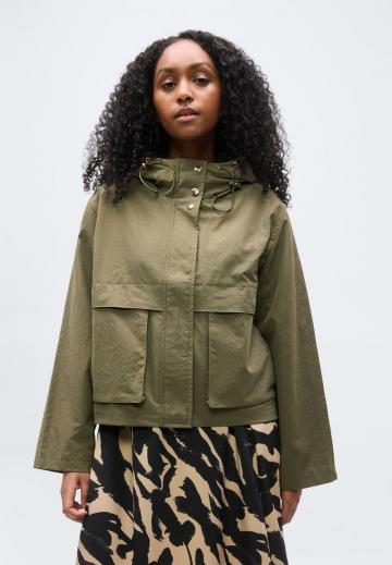 Куртка с накладнымит карманами