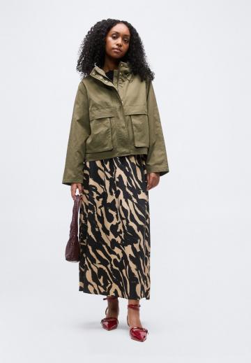 Куртка с накладнымит карманами