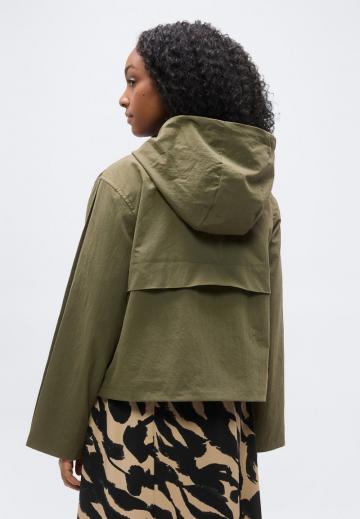 Куртка с накладнымит карманами