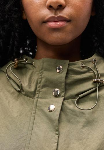 Куртка с накладнымит карманами