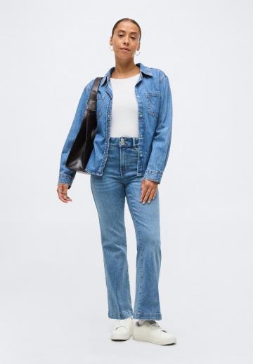 Клешеные джинсы